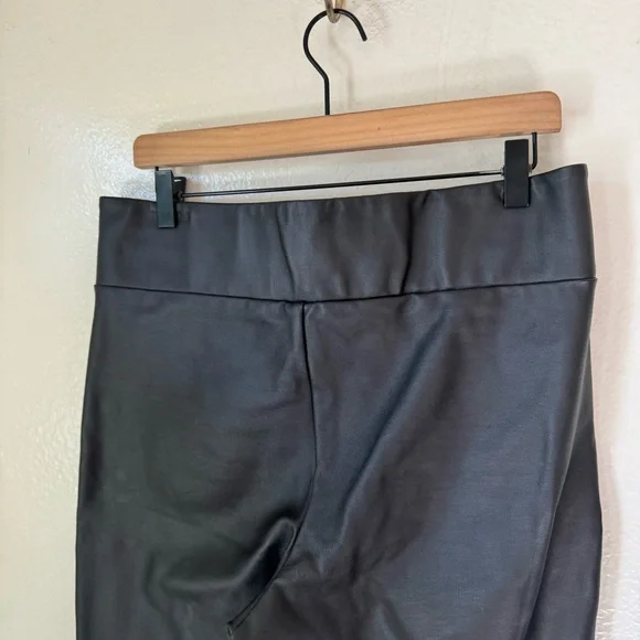 Torrid | Studio Slim Fix Black Faux Leather & Premium Ponte Pull-On Pixie Pant - Picture 5 of 7